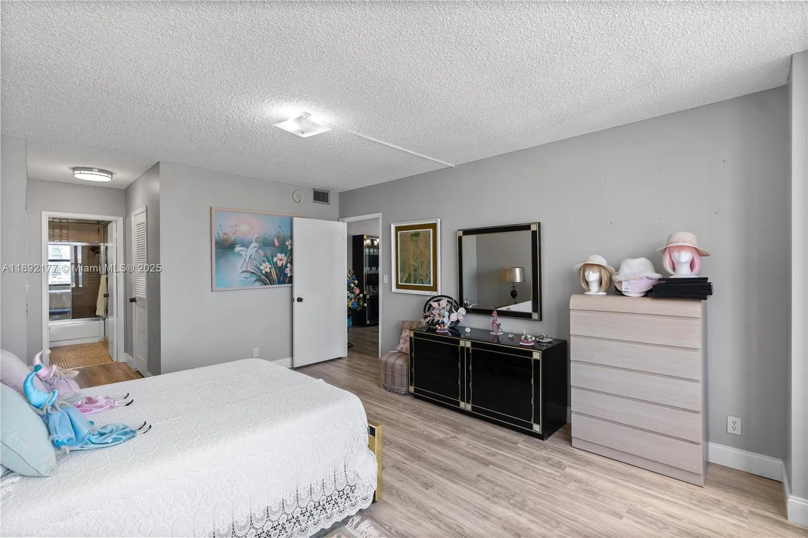 2500 Parkview Dr, #1604