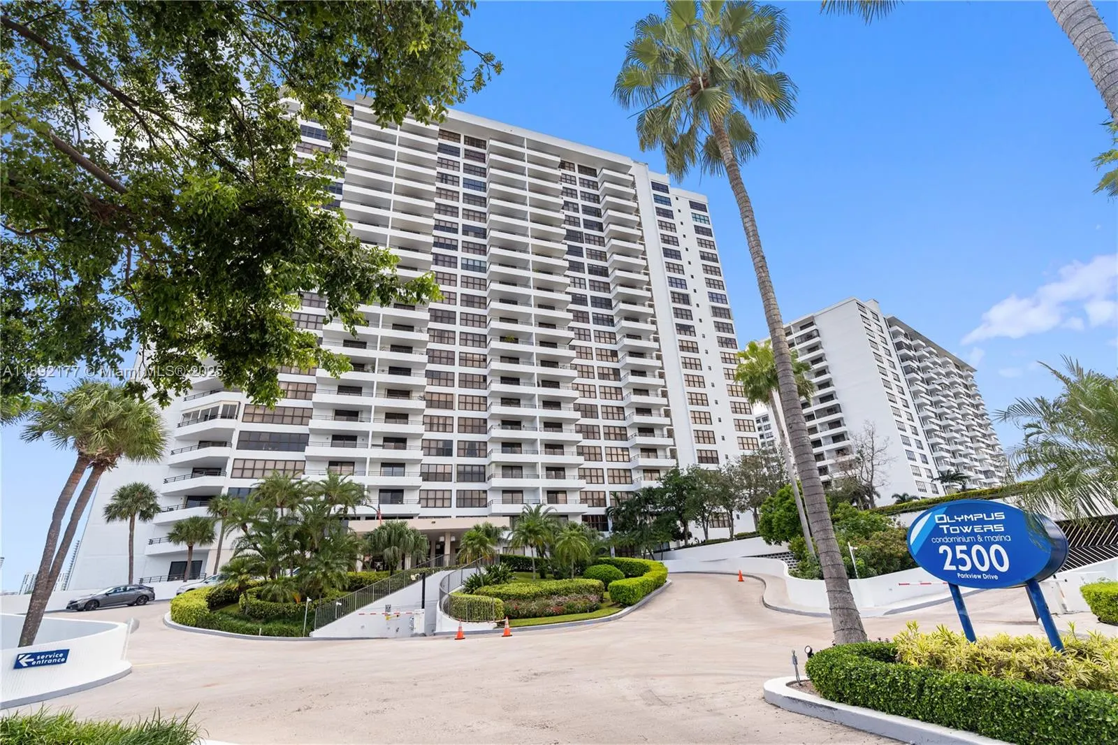 2500 Parkview Dr, #1604