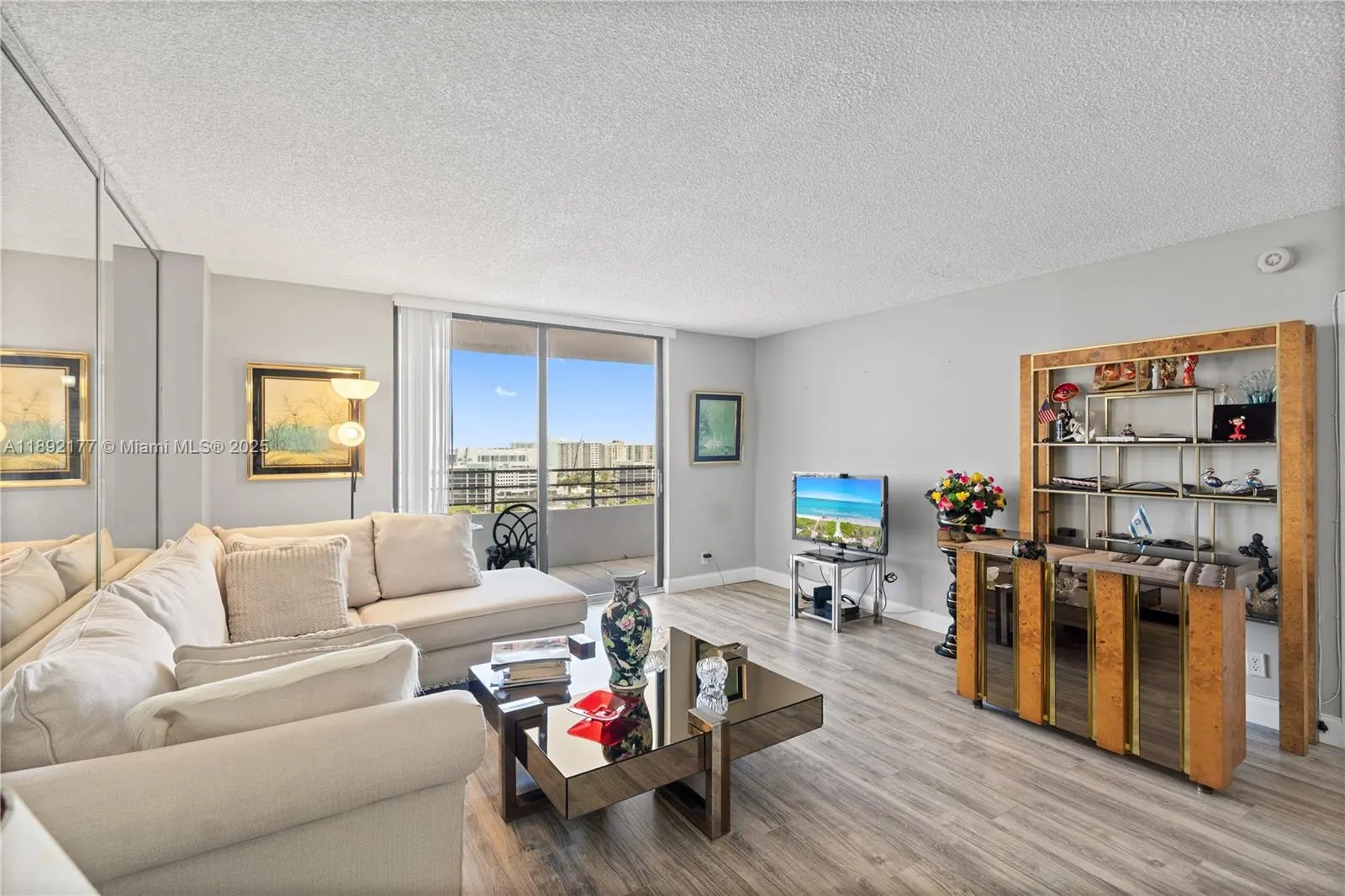 2500 Parkview Dr, #1604