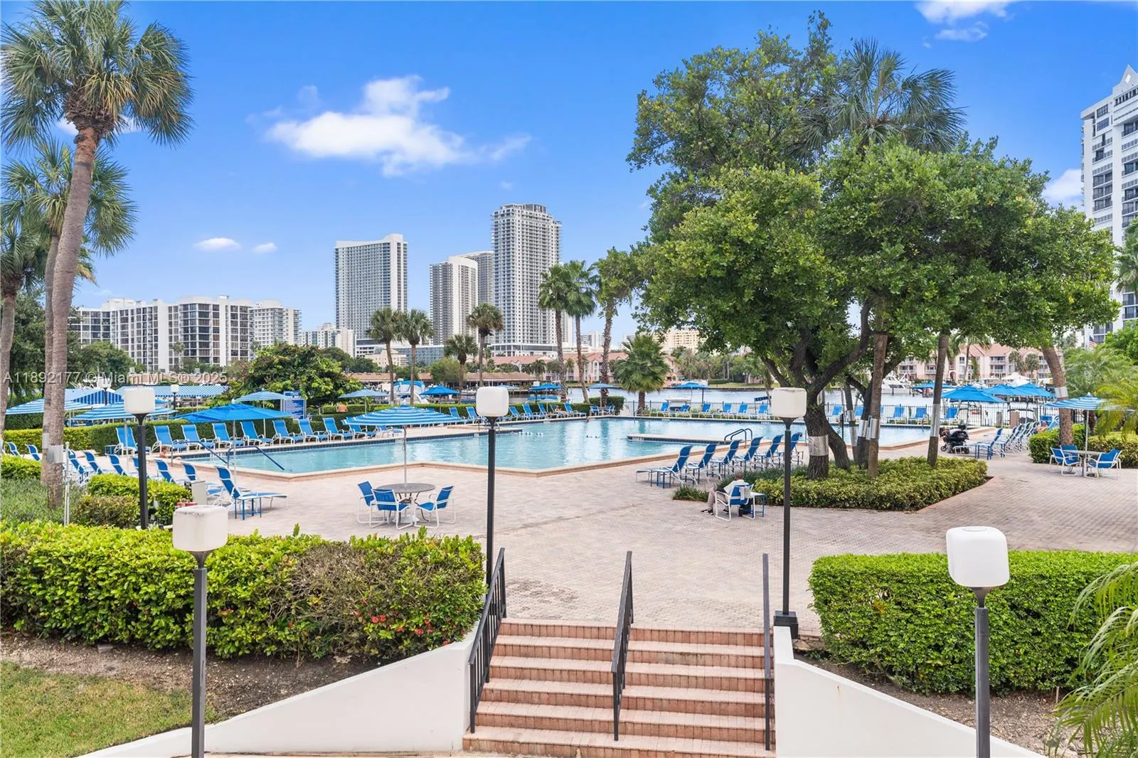 2500 Parkview Dr, #1604