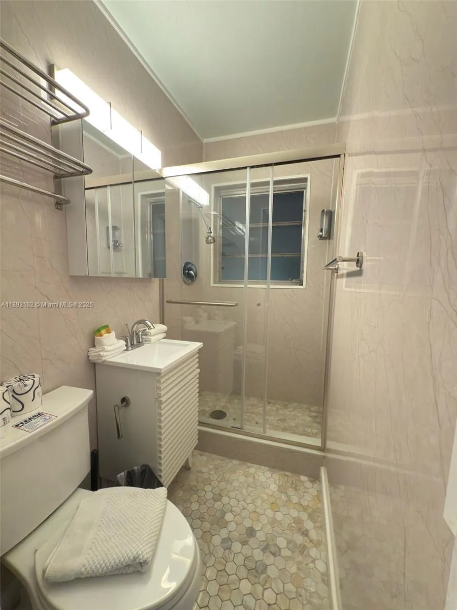 545 Michigan Ave, #4