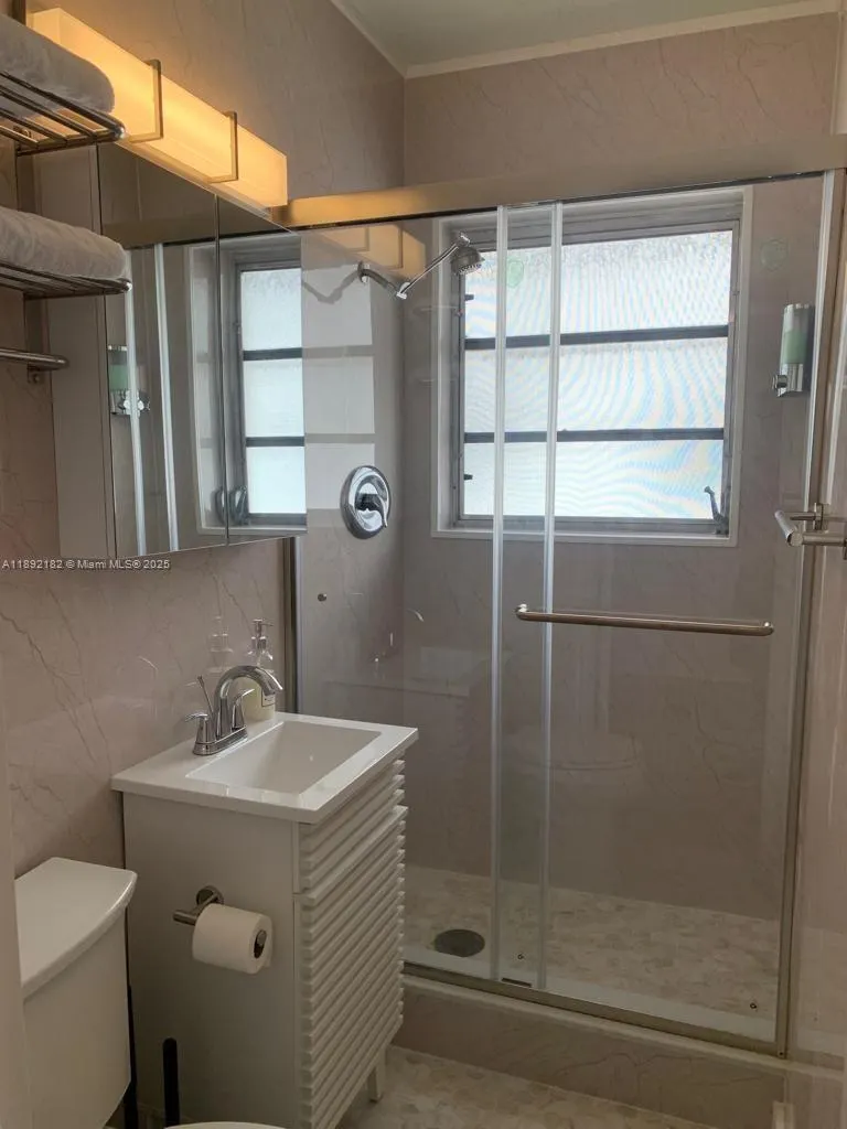 545 Michigan Ave, #4