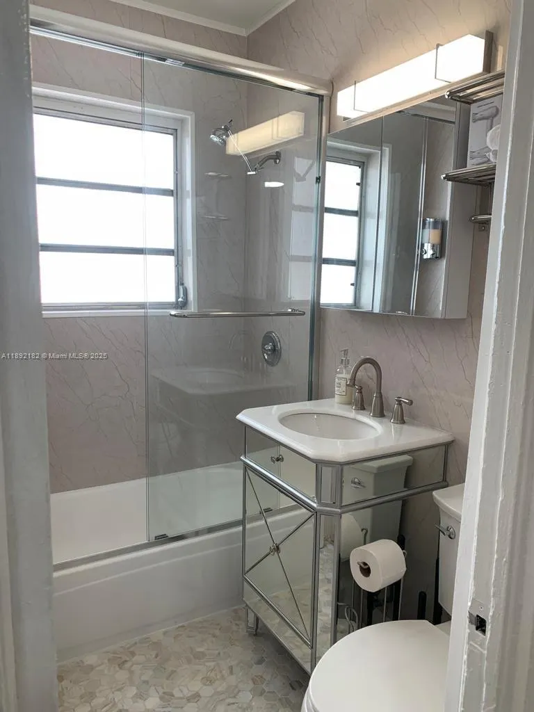 545 Michigan Ave, #4