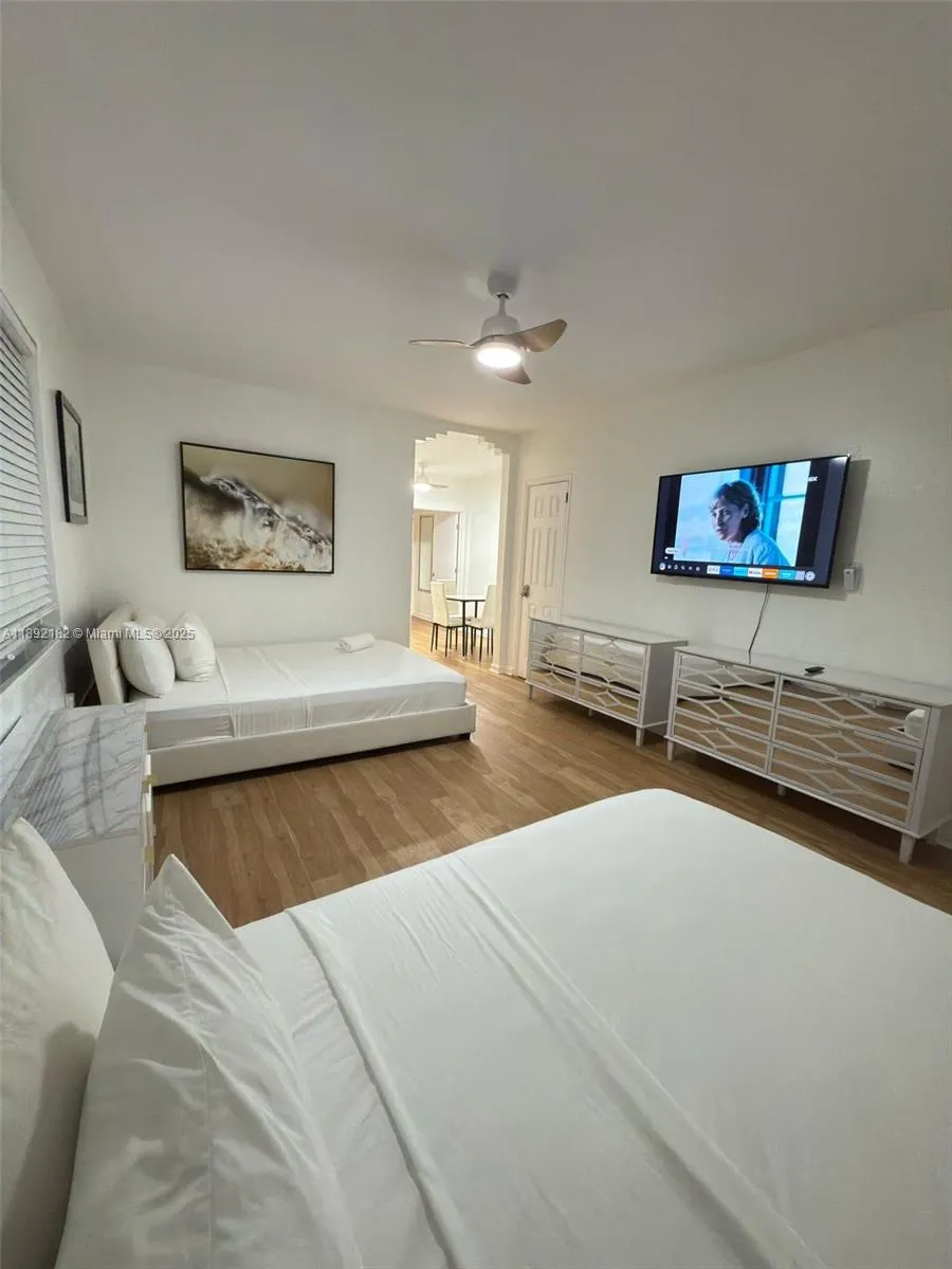 545 Michigan Ave, #4