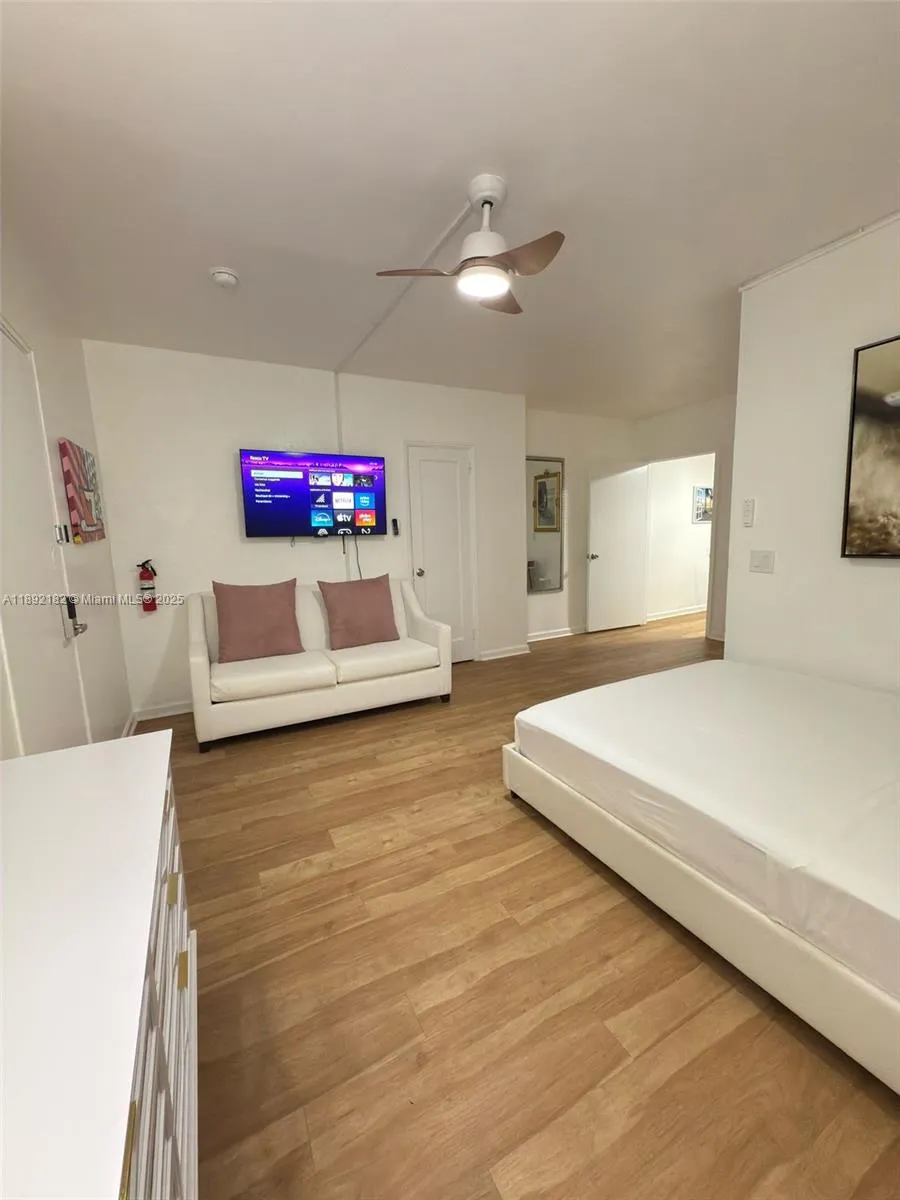 545 Michigan Ave, #4