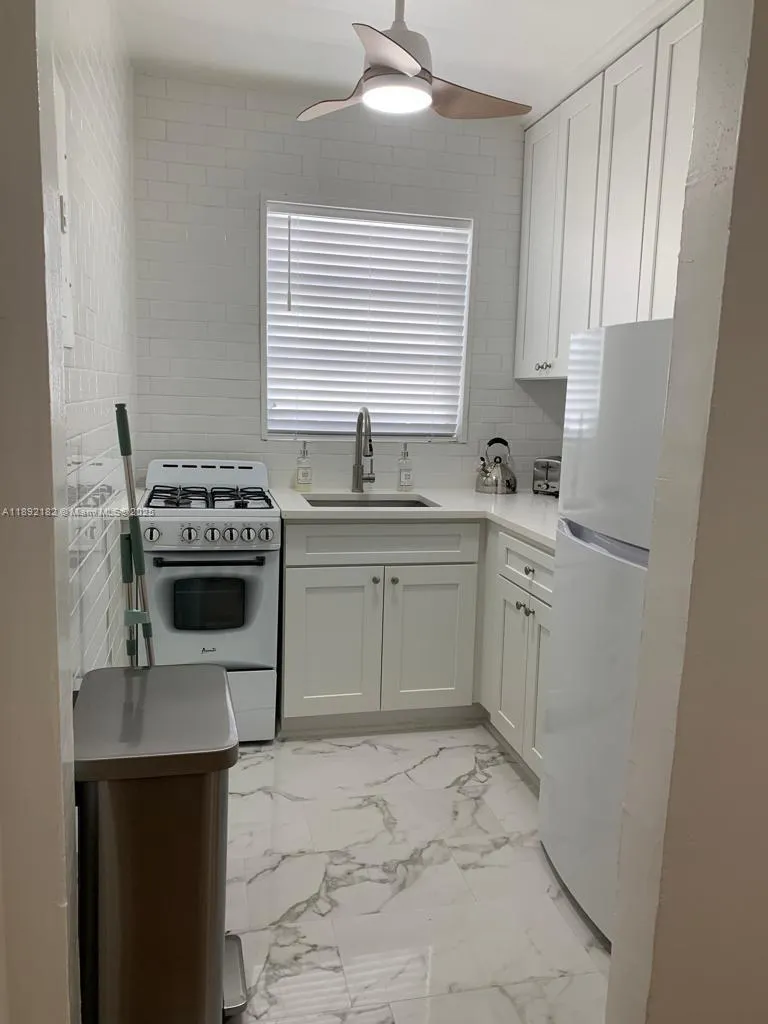545 Michigan Ave, #4