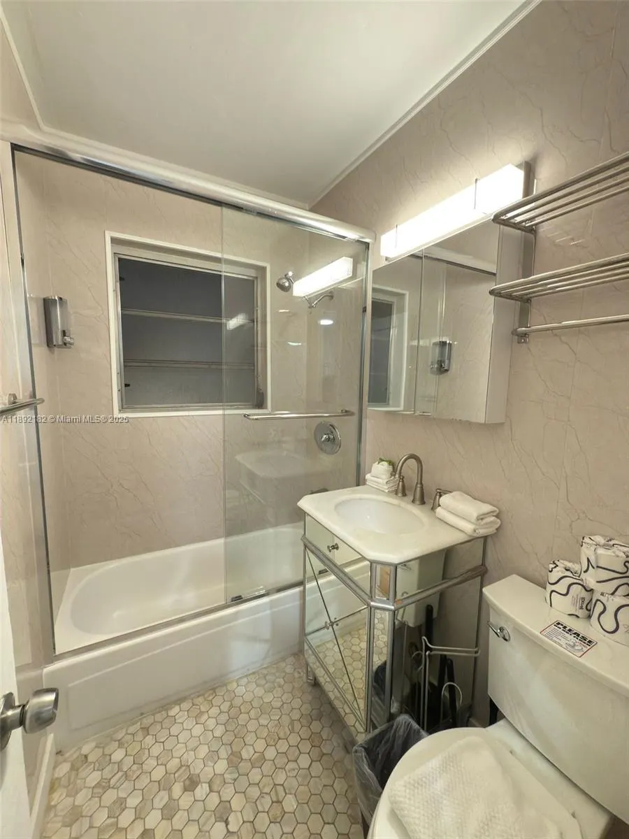 545 Michigan Ave, #4