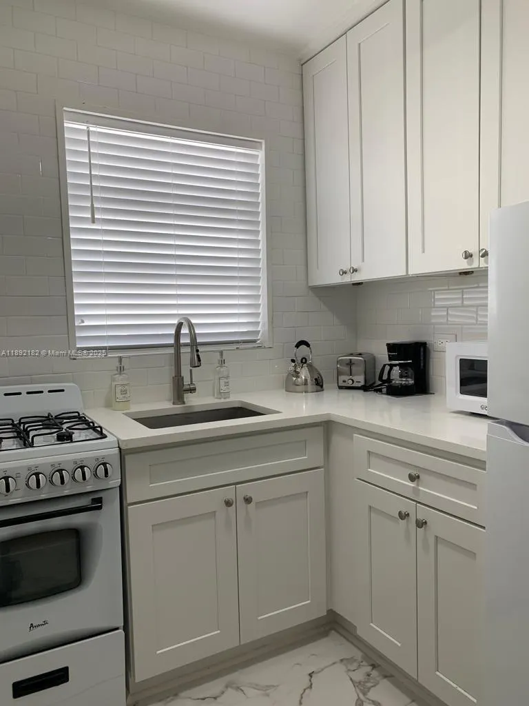 545 Michigan Ave, #4