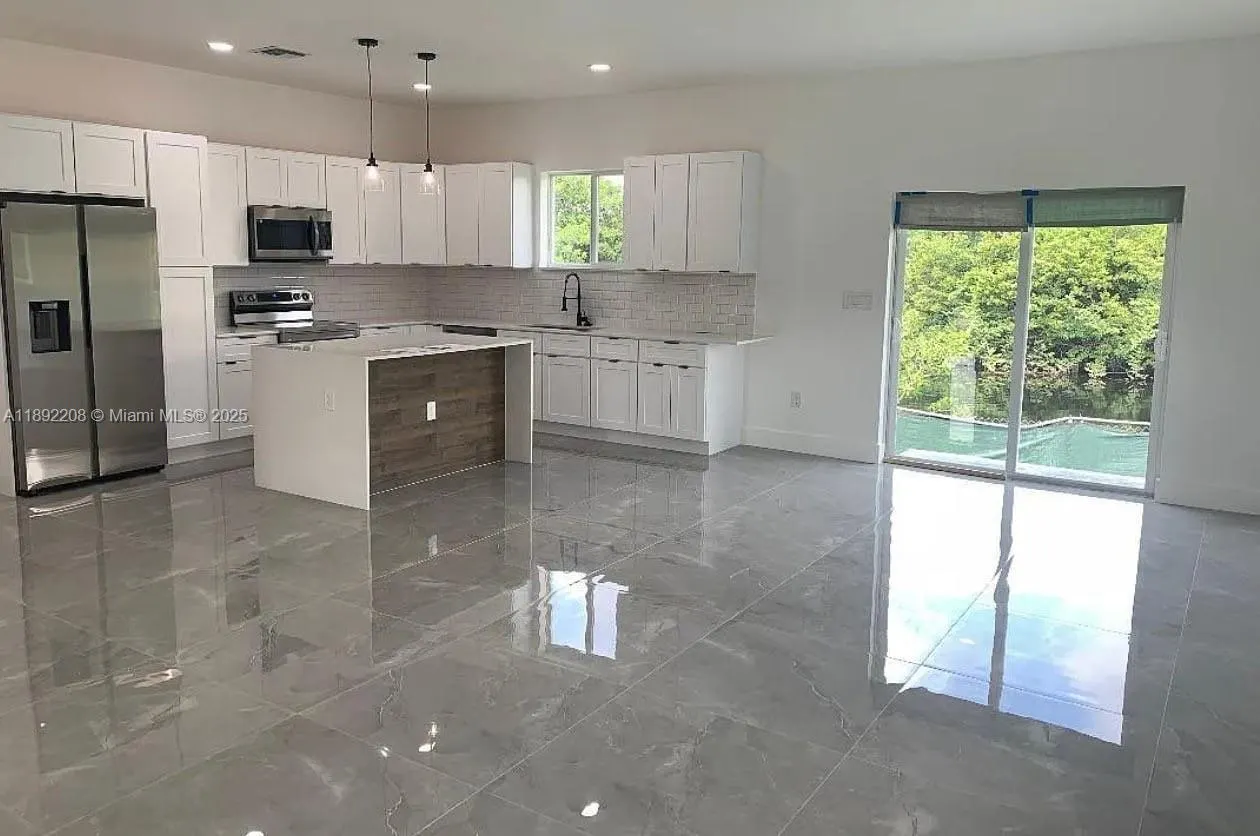 655 NW 24th Ave