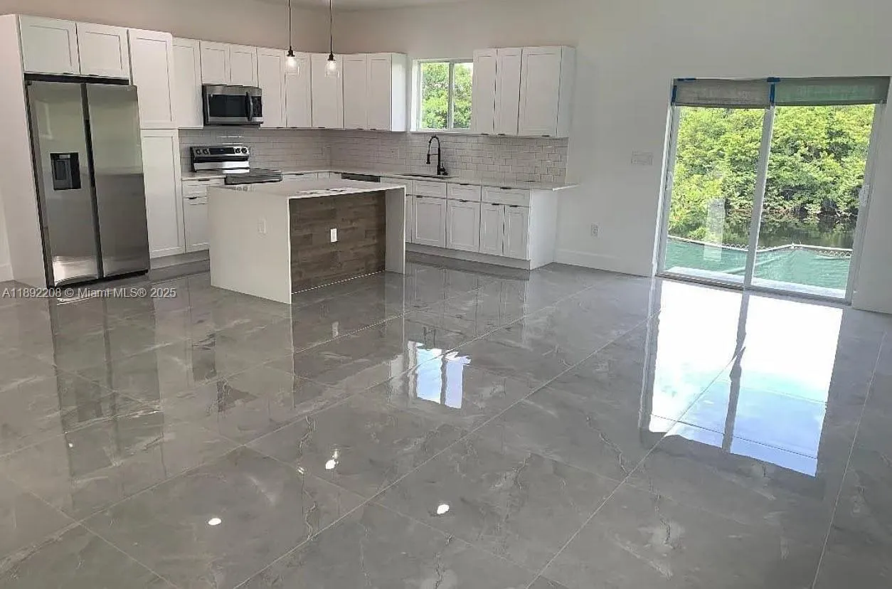 655 NW 24th Ave