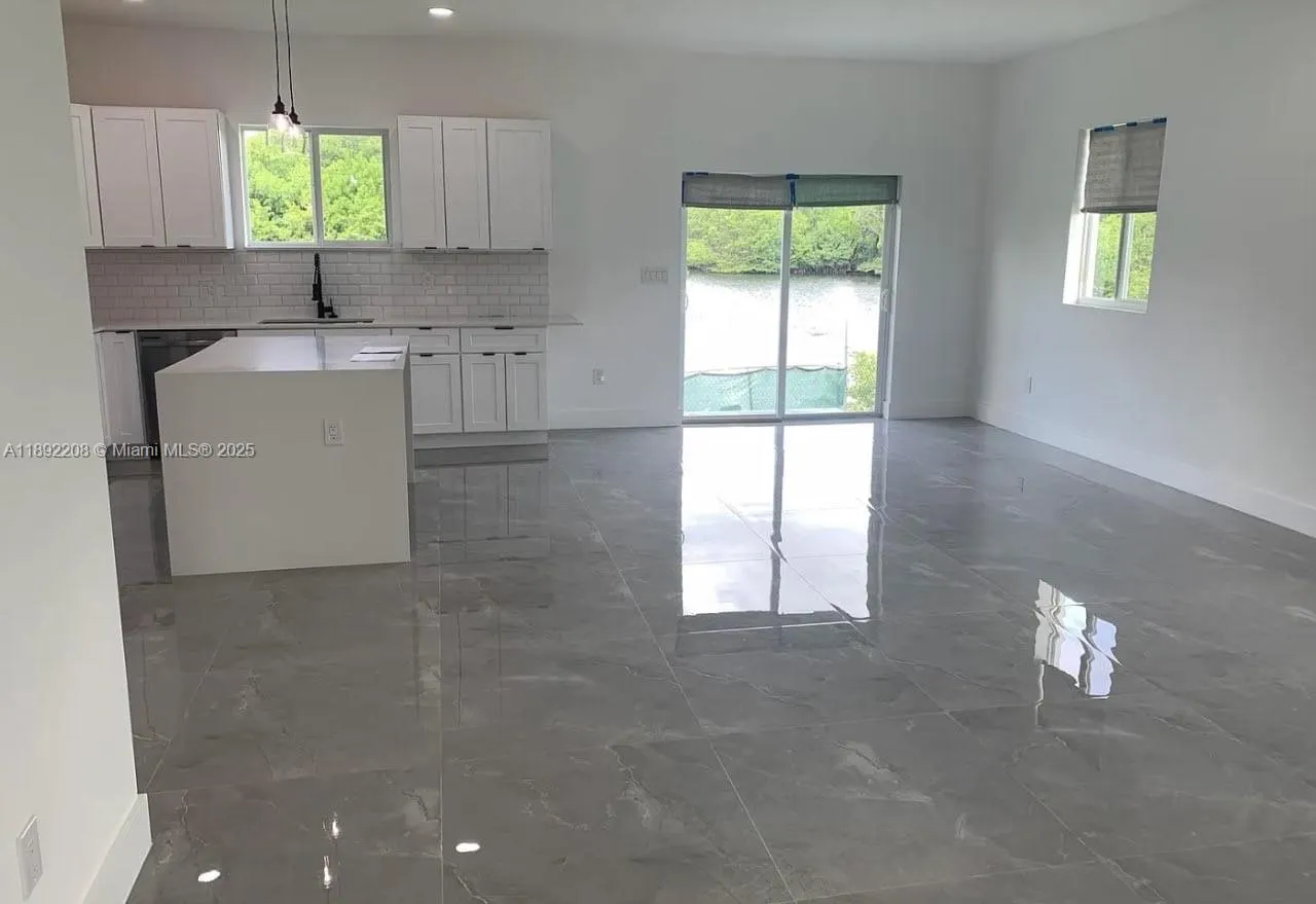 655 NW 24th Ave