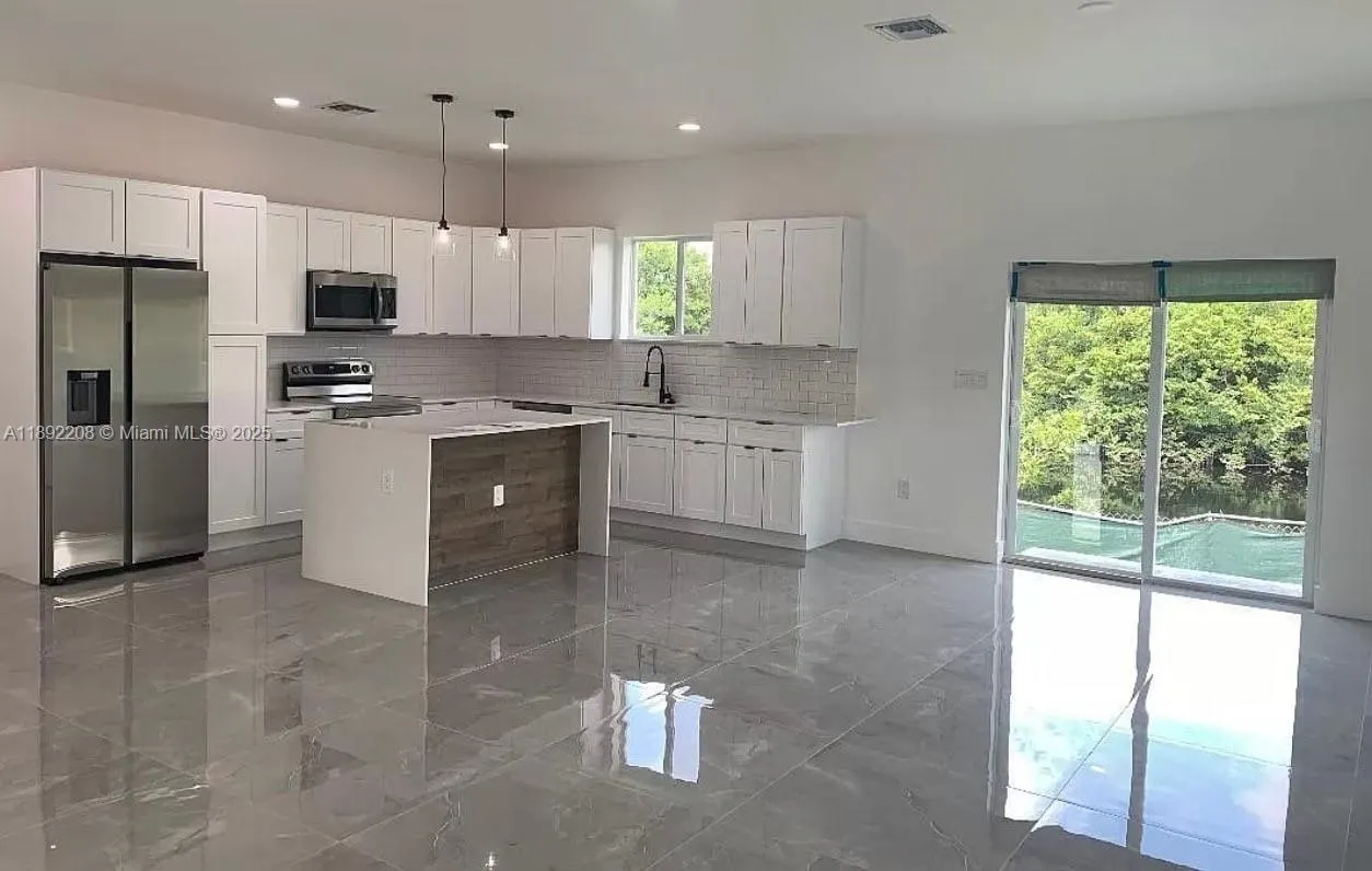 655 NW 24th Ave