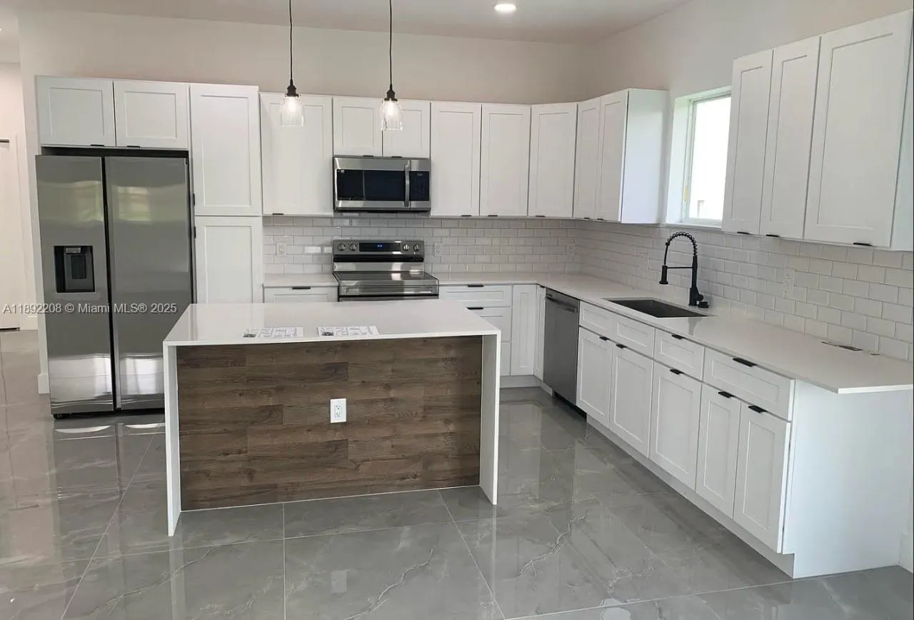 655 NW 24th Ave