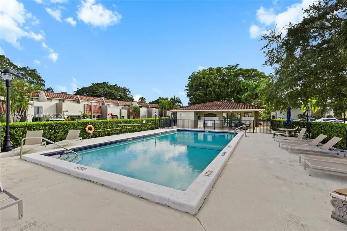 281 Jacaranda Dr, #13
