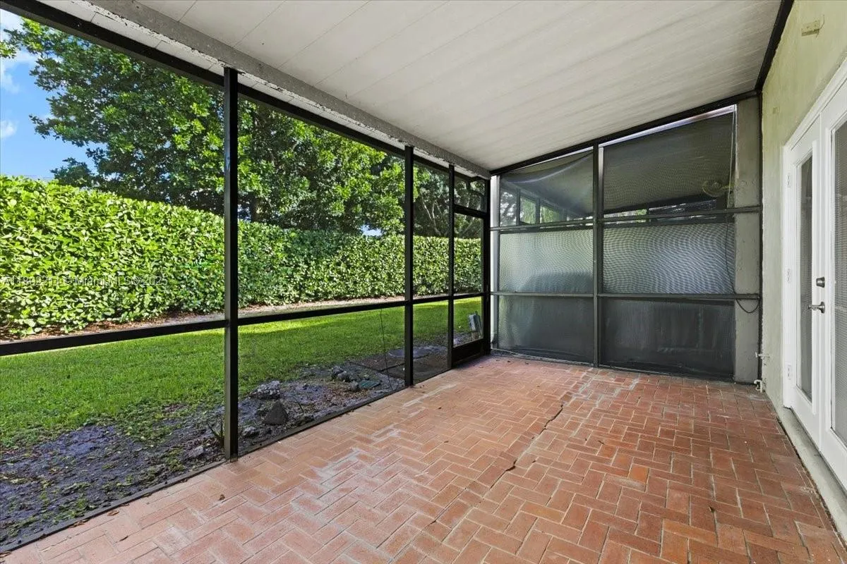 281 Jacaranda Dr, #13