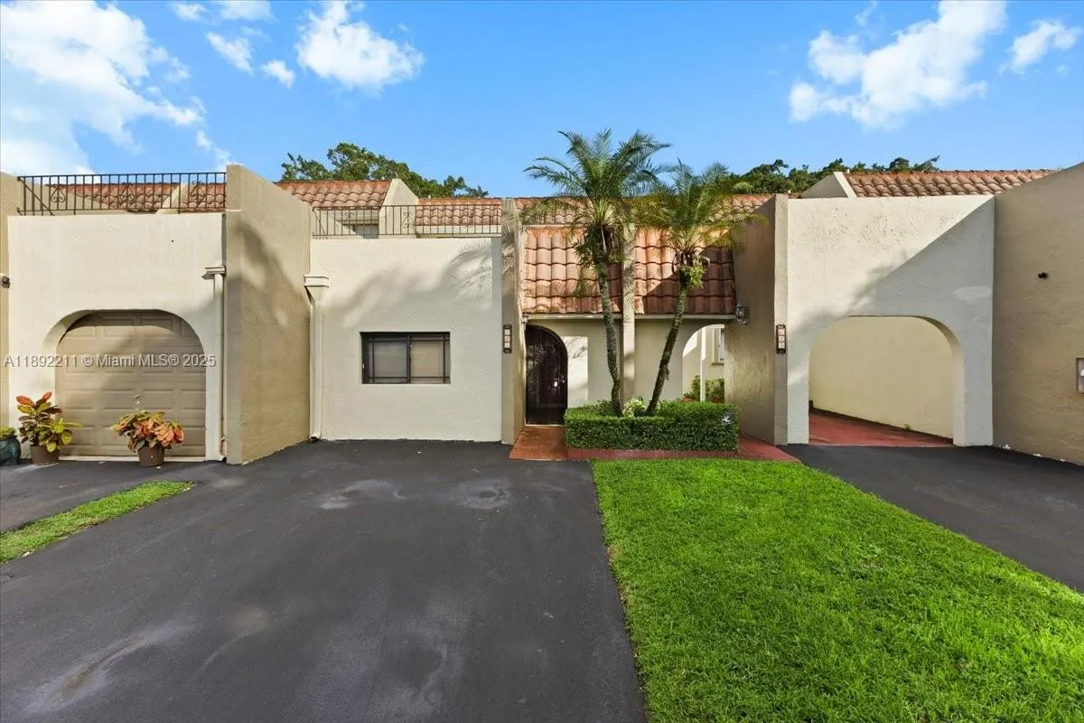281 Jacaranda Dr, #13