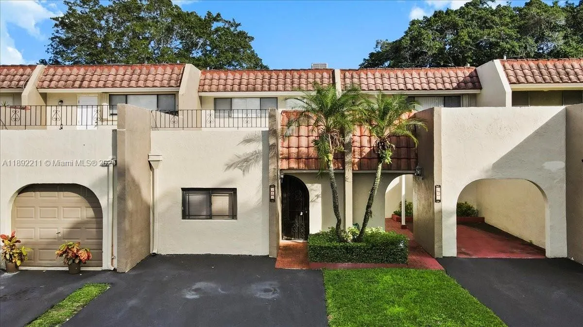 281 Jacaranda Dr, #13