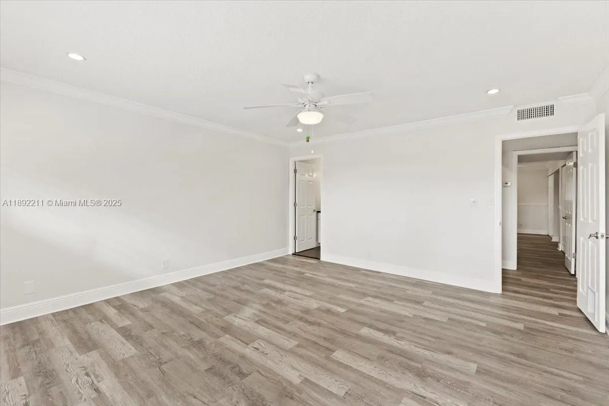 281 Jacaranda Dr, #13