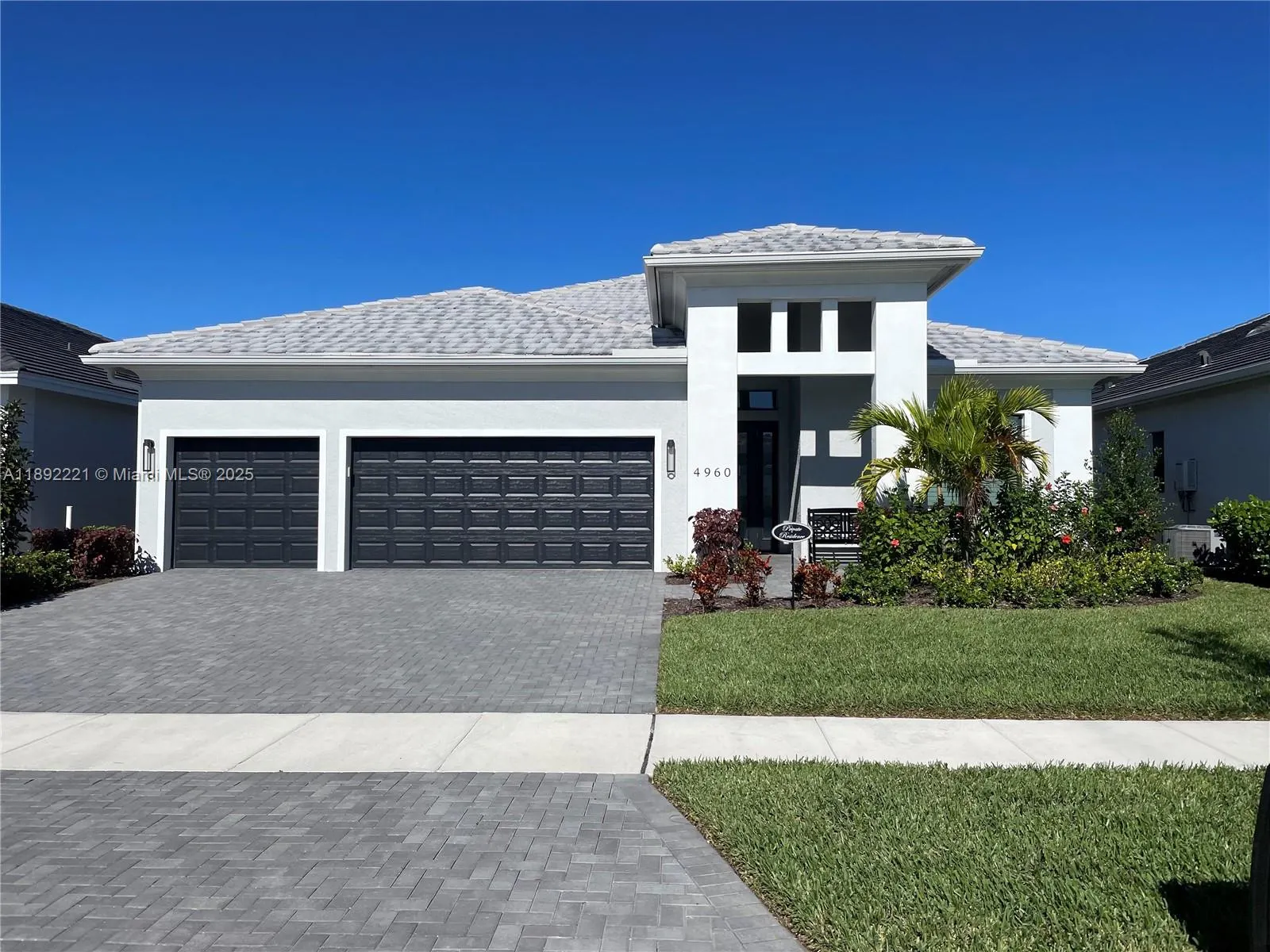 4960 Surfside Circle