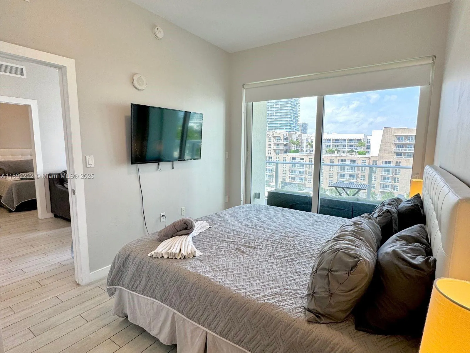 321 NE 26th St, #801