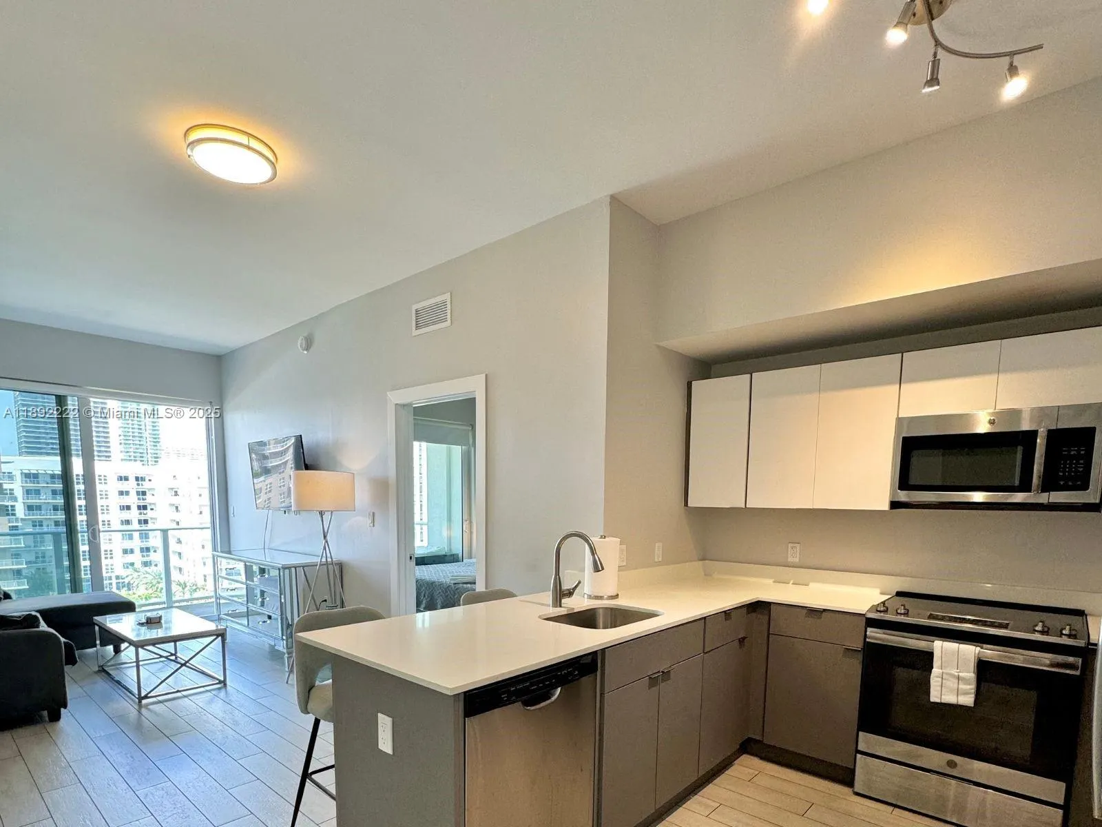 321 NE 26th St, #801