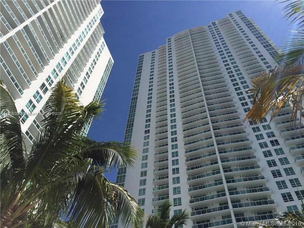 951 Brickell Ave, #3810