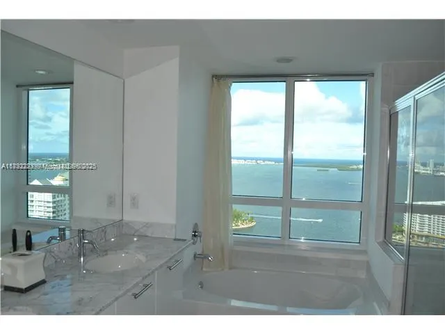 951 Brickell Ave, #3810