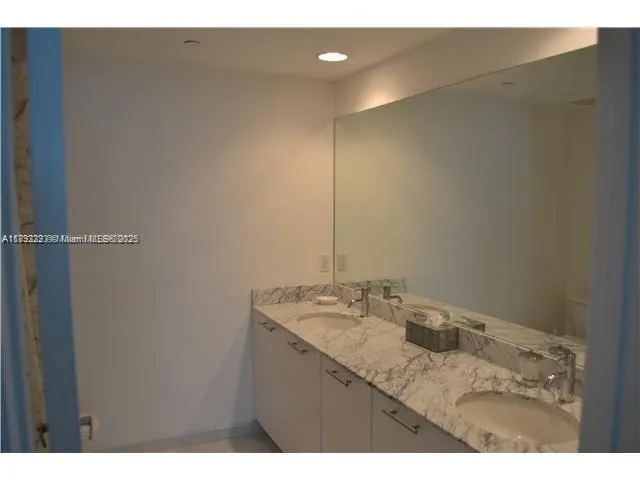 951 Brickell Ave, #3810