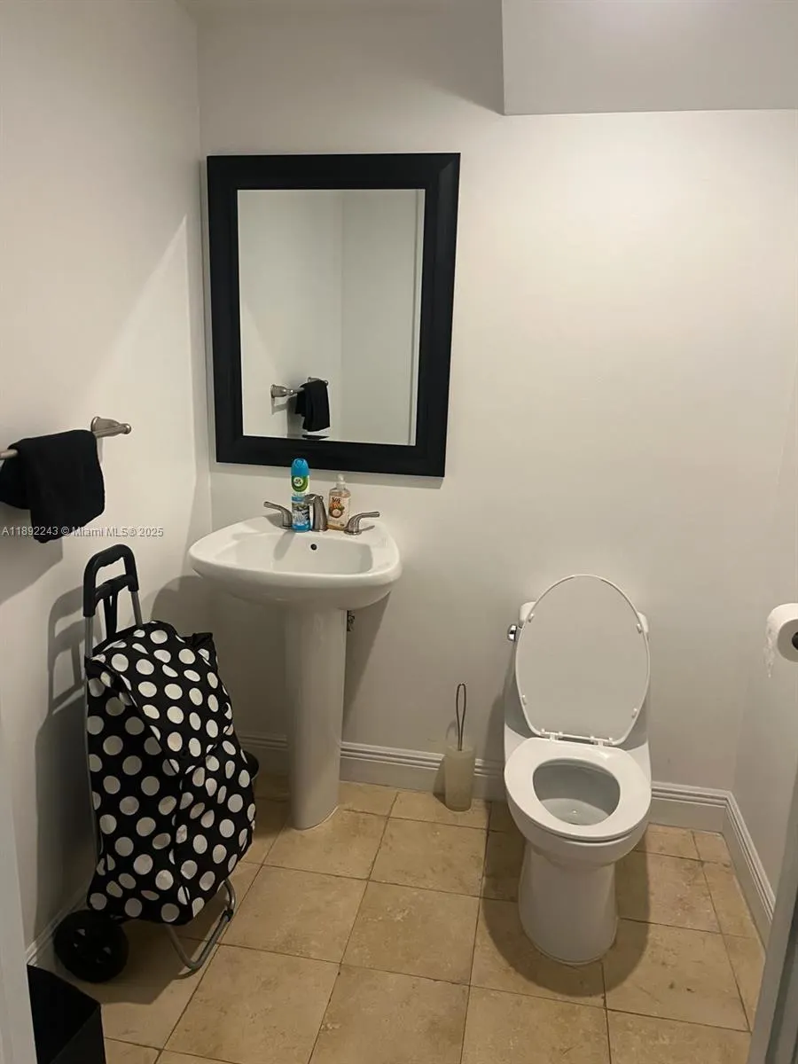 1755 E Hallandale Beach Blvd, #105E