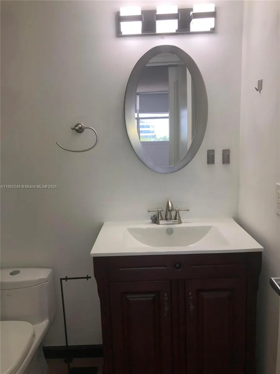 1420 Brickell Bay Dr, #1506D