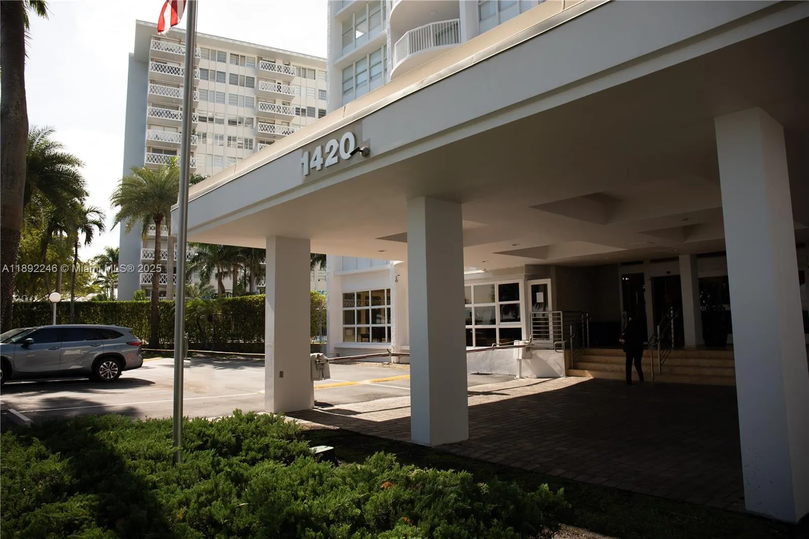1420 Brickell Bay Dr, #1506D