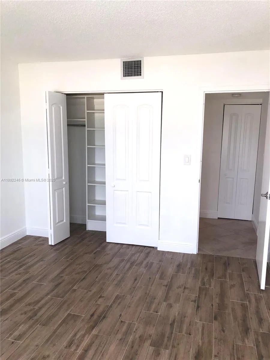 1420 Brickell Bay Dr, #1506D