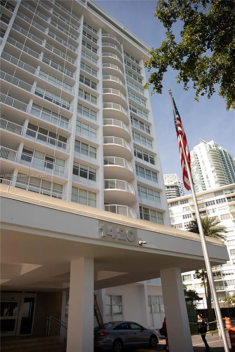 1420 Brickell Bay Dr, #1506D