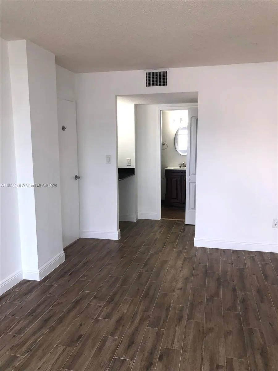 1420 Brickell Bay Dr, #1506D
