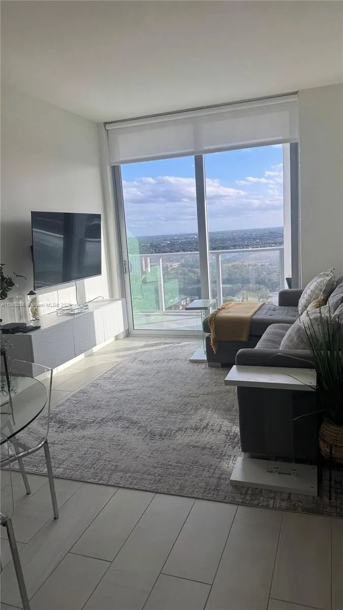 2000 Metropica Way, #2008