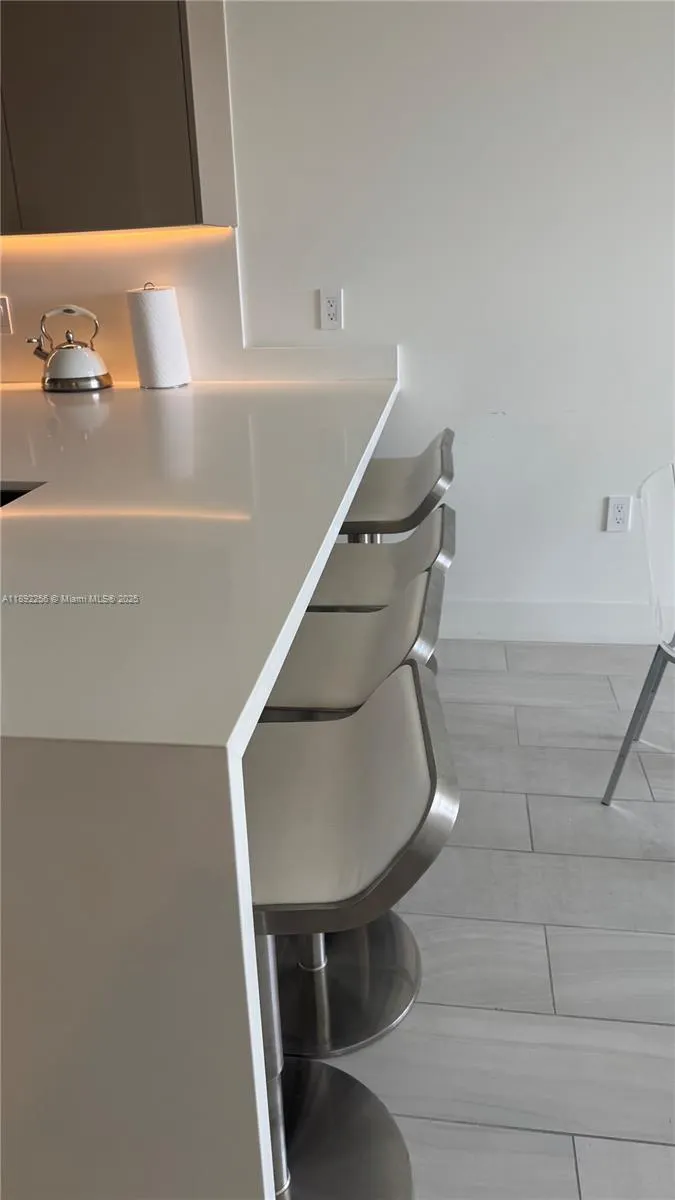 2000 Metropica Way, #2008