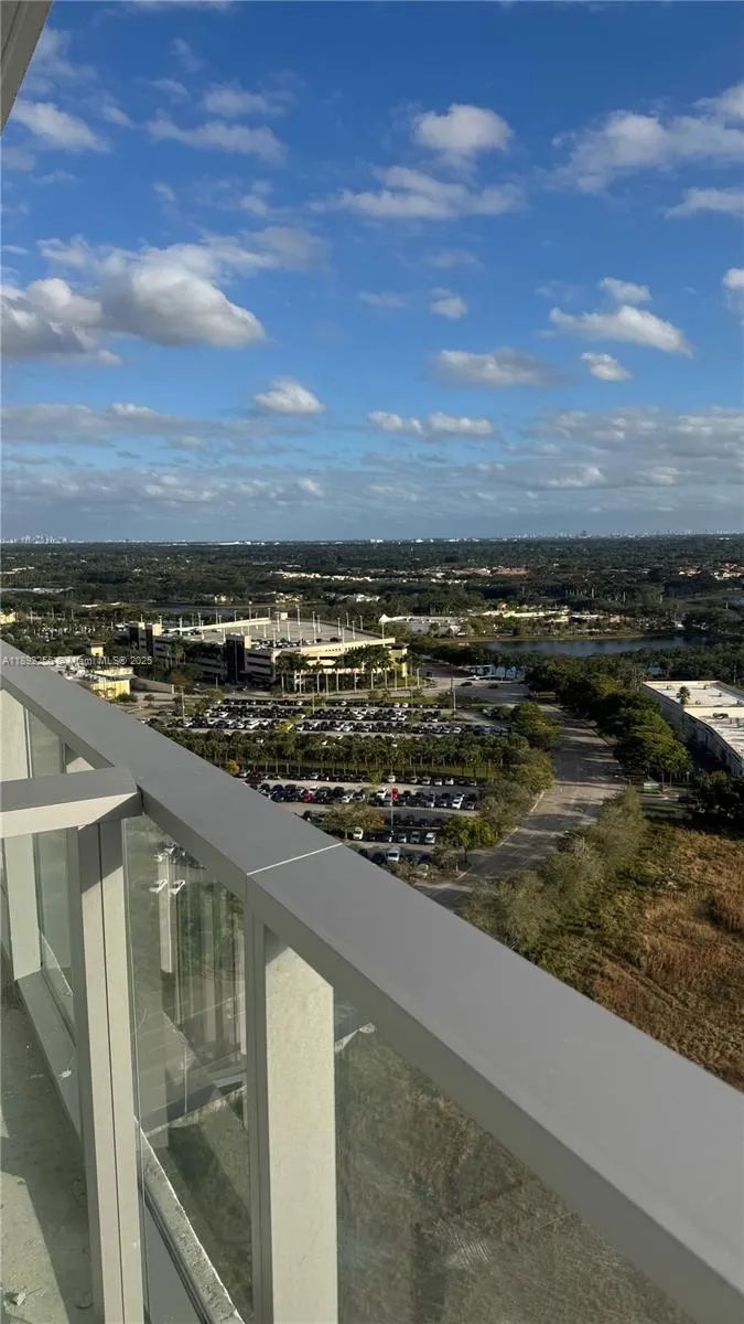 2000 Metropica Way, #2008