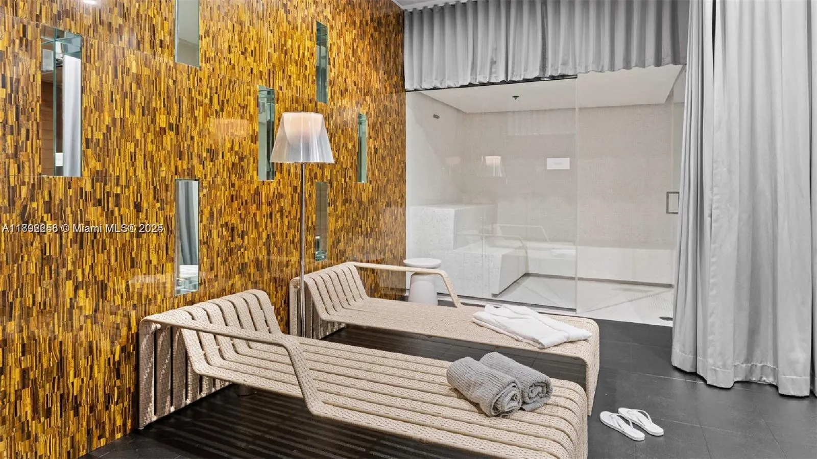 2000 Metropica Way, #2008
