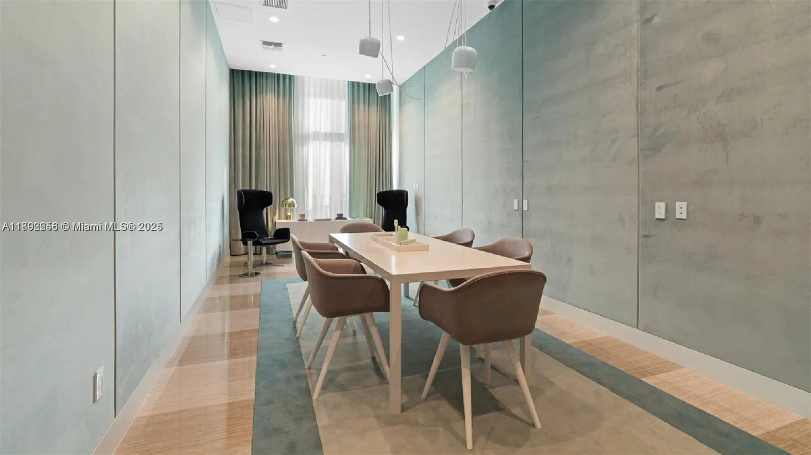 2000 Metropica Way, #2008
