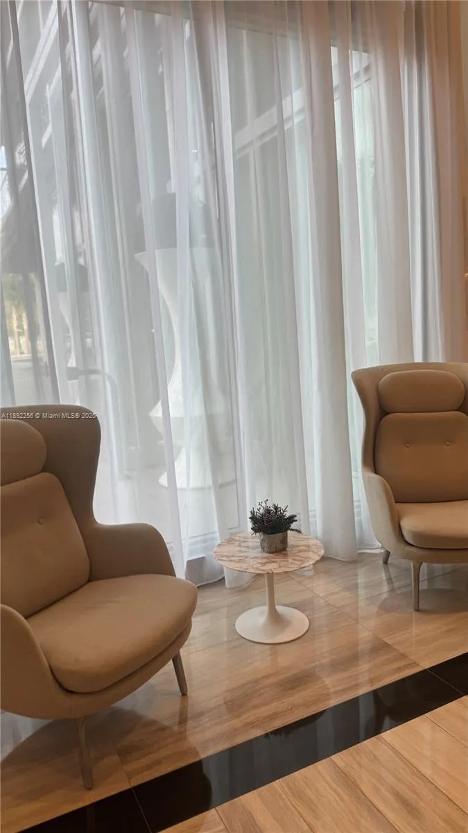 2000 Metropica Way, #2008