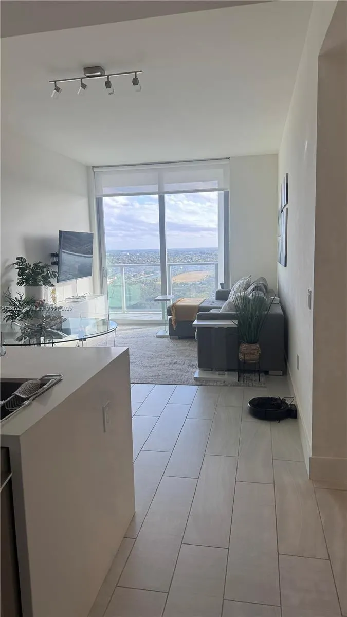 2000 Metropica Way, #2008
