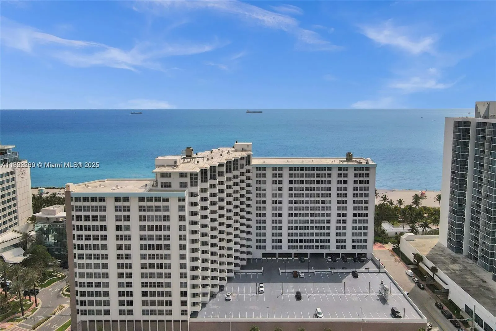 2899 Collins Ave, #736
