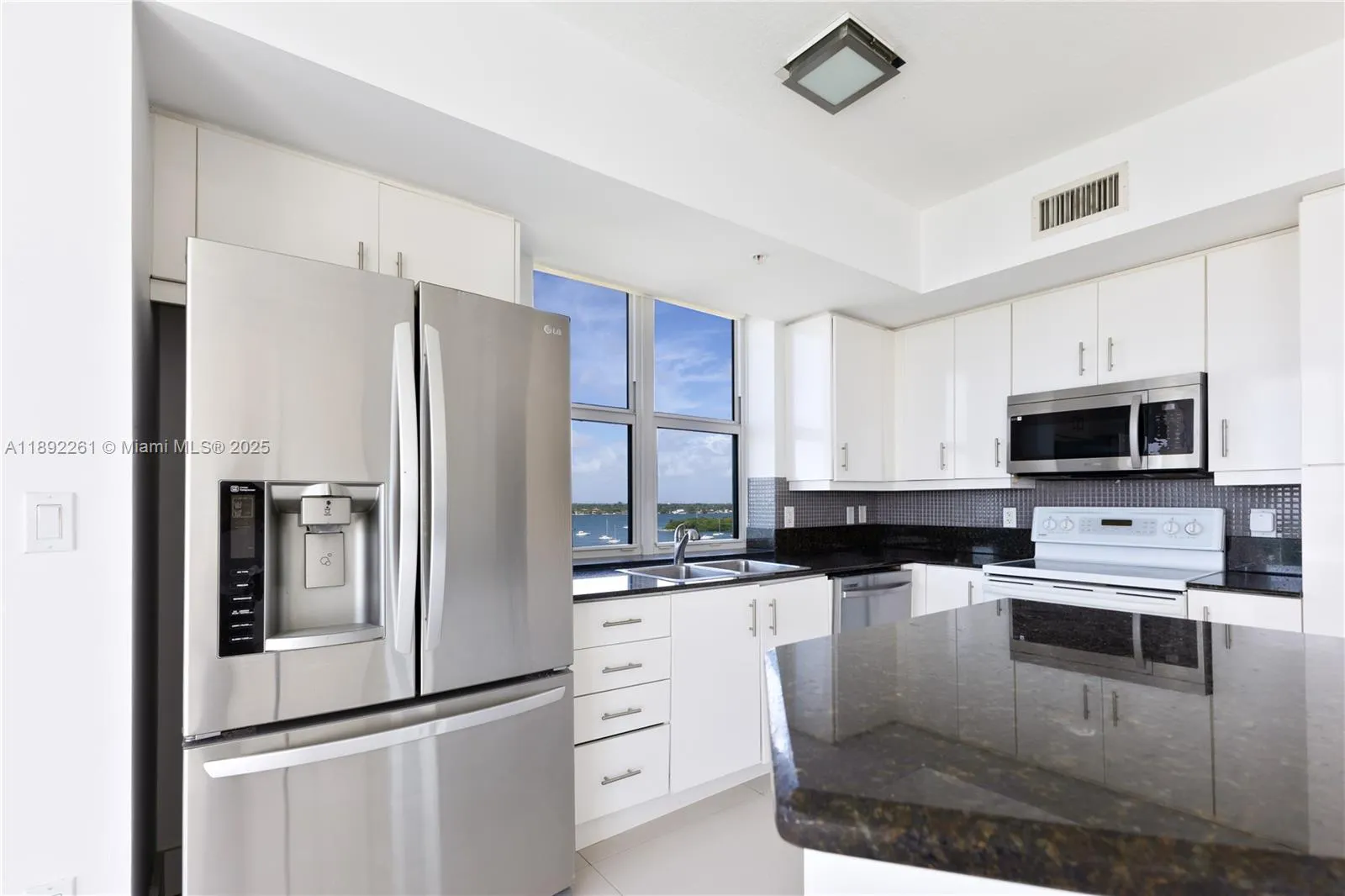 7900 Harbor Island Dr, #926
