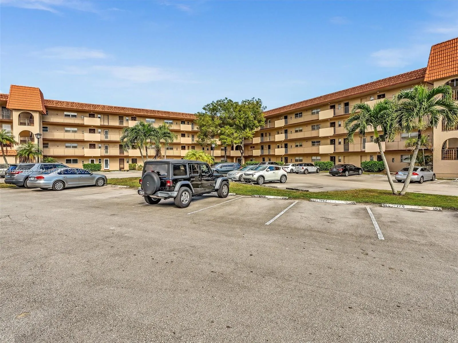6061 N Falls Cir Dr, #407
