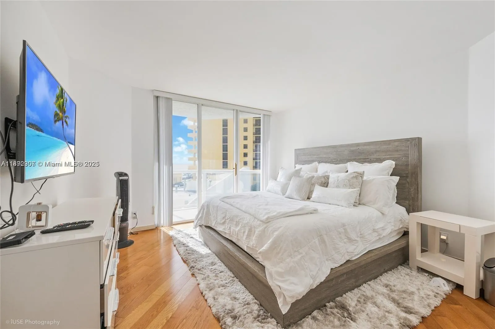 16425 Collins Ave, #512