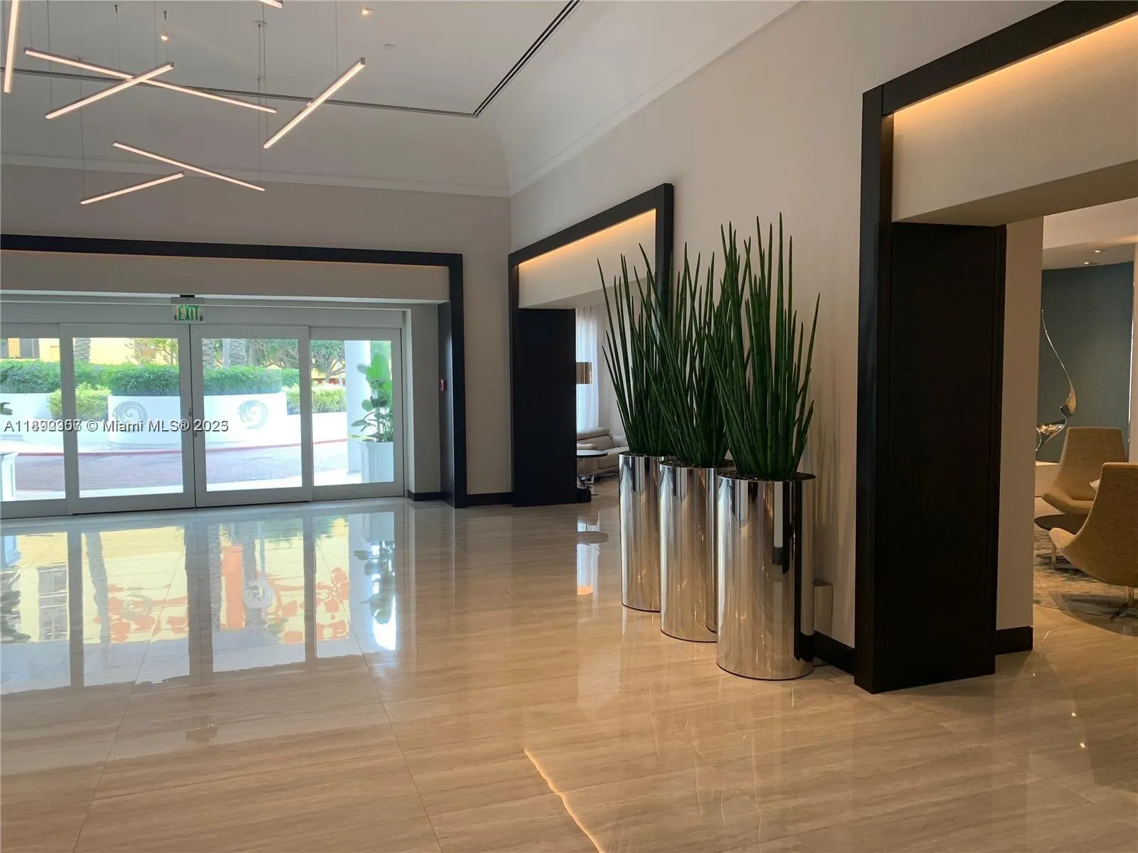 16425 Collins Ave, #512