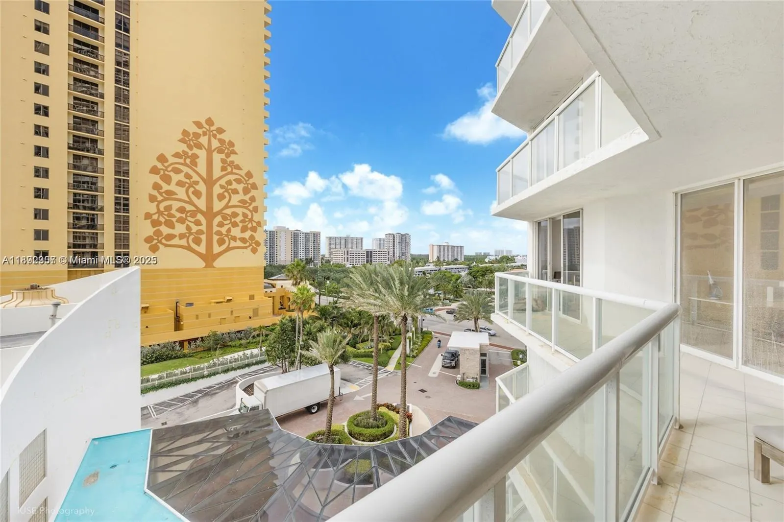16425 Collins Ave, #512