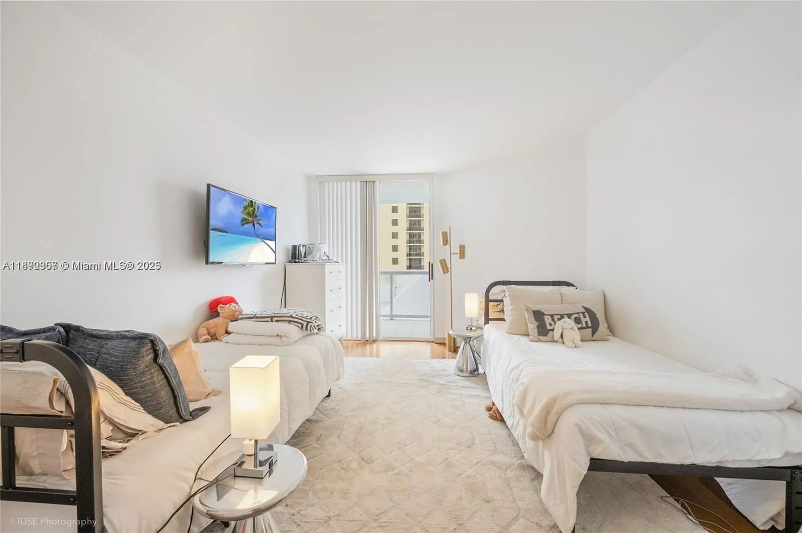16425 Collins Ave, #512