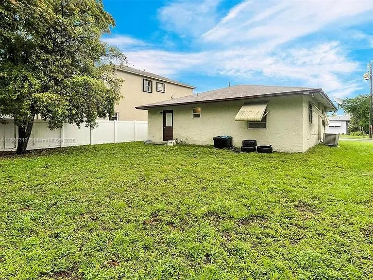 121 NW 7th Ave, #121
