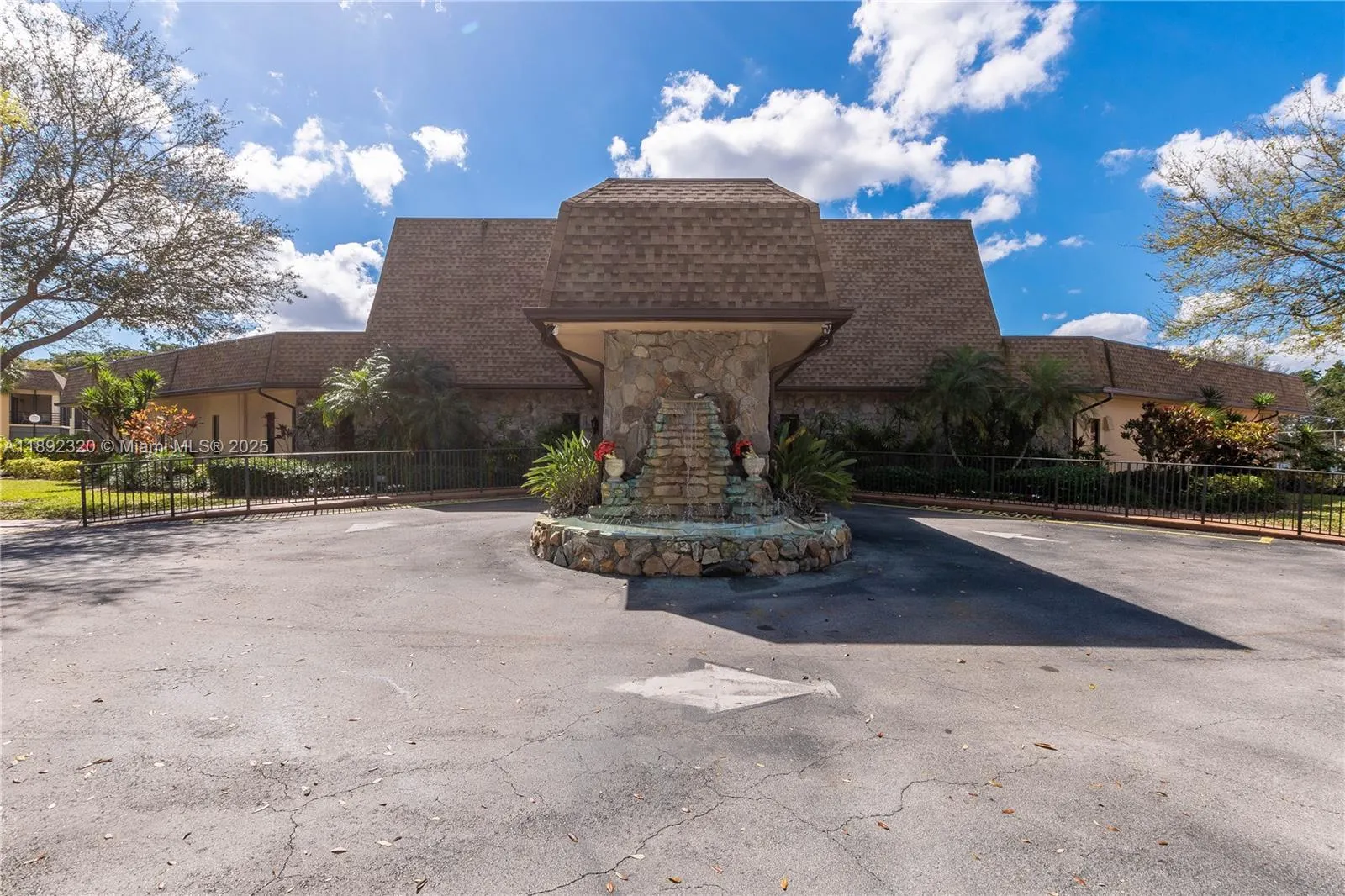 351 Cambridge Rd, #208